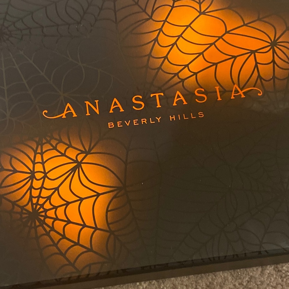 Anastasia Beverly Hills Halloween Glitter collection